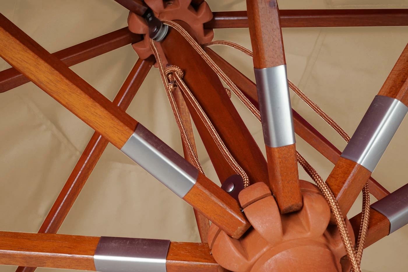 Gastronomie Holz-Sonnenschirm MCW-C57, Gartenschirm, Polyester/Holz 28kg, Eckig 4x4m Seilzug Stoßsicher ~ Creme – Bild 3